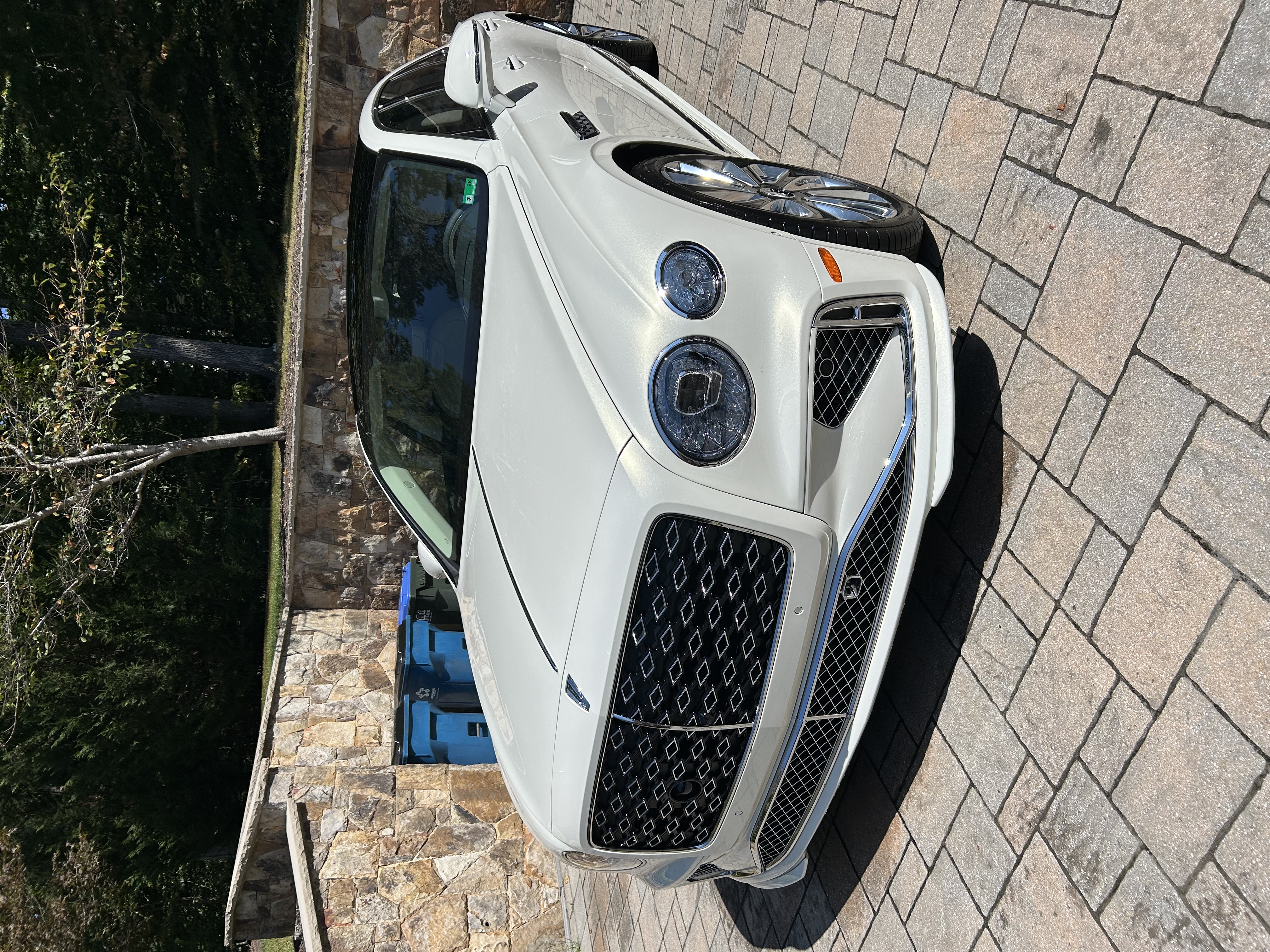 Bentley Bentayga — mirror-polished chrome wheel after detail