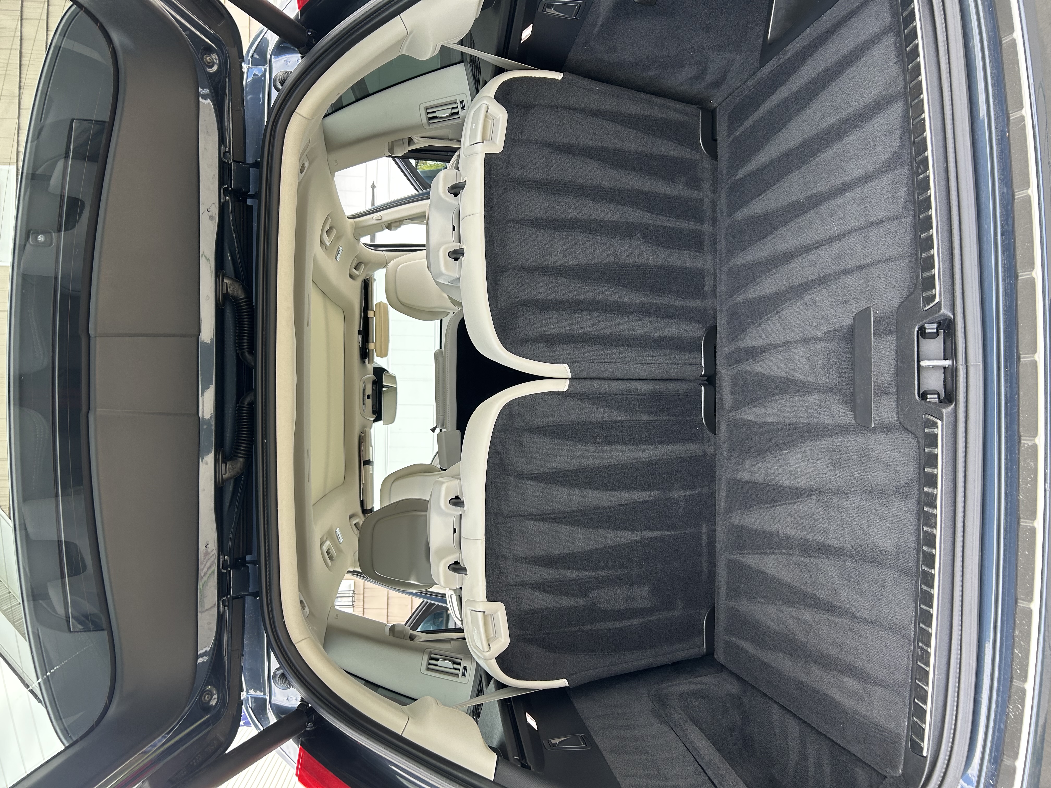 Nissan Armada — mirror paint and polished wheel after detail