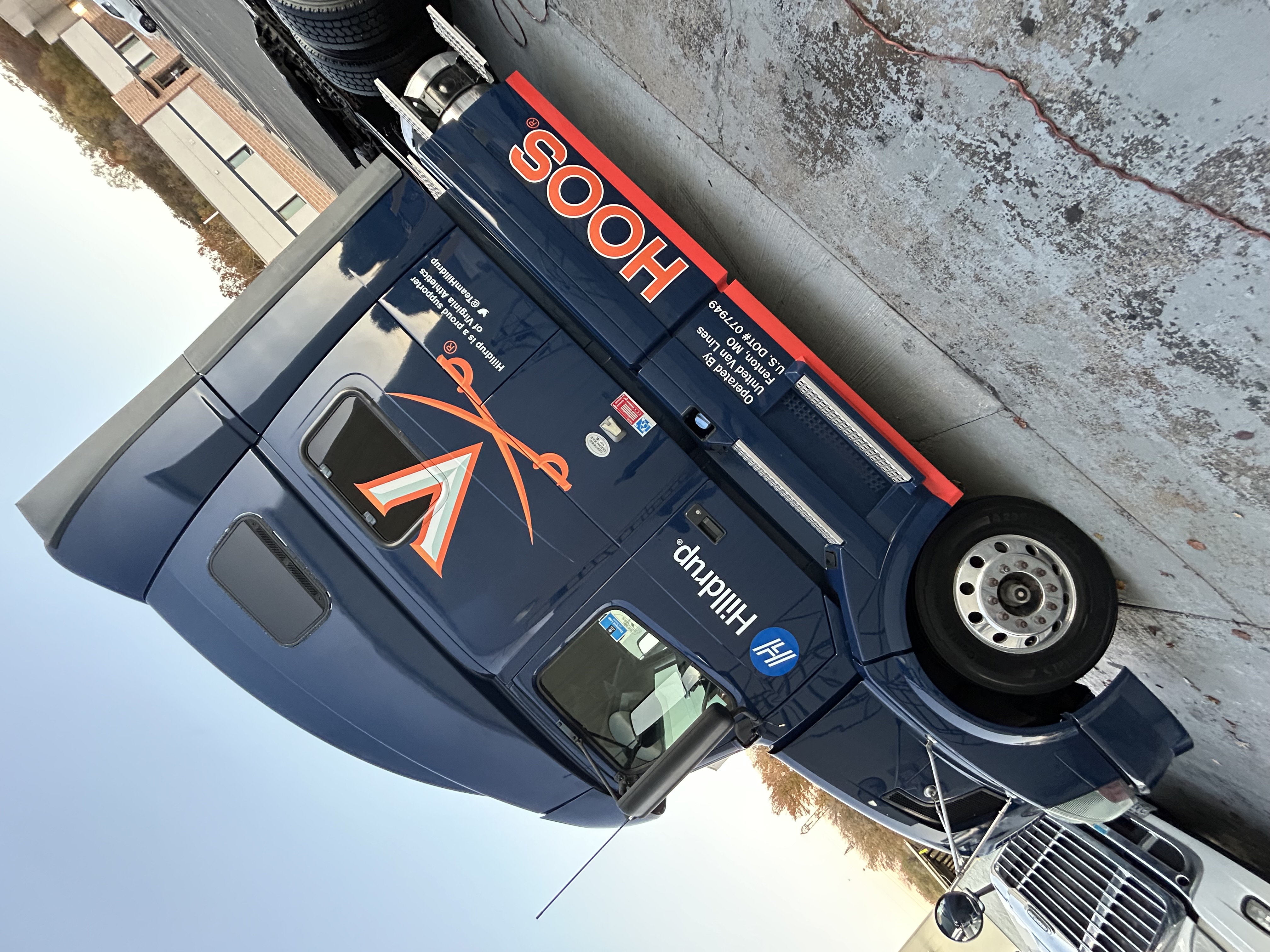 Hilldrup HOOS semi — gleaming navy cab after full detail