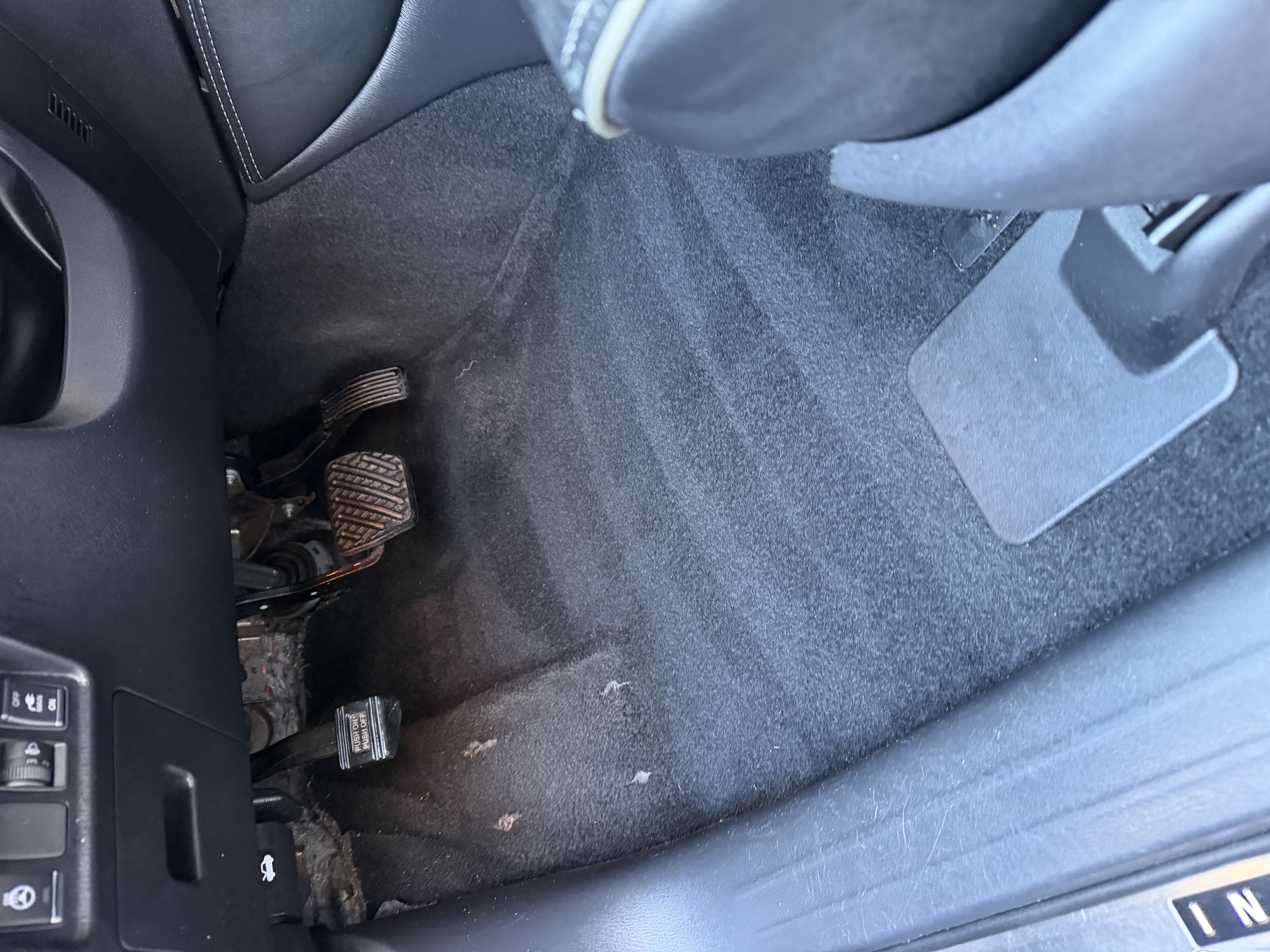 Infiniti steering wheel — dusty and grimy before detail