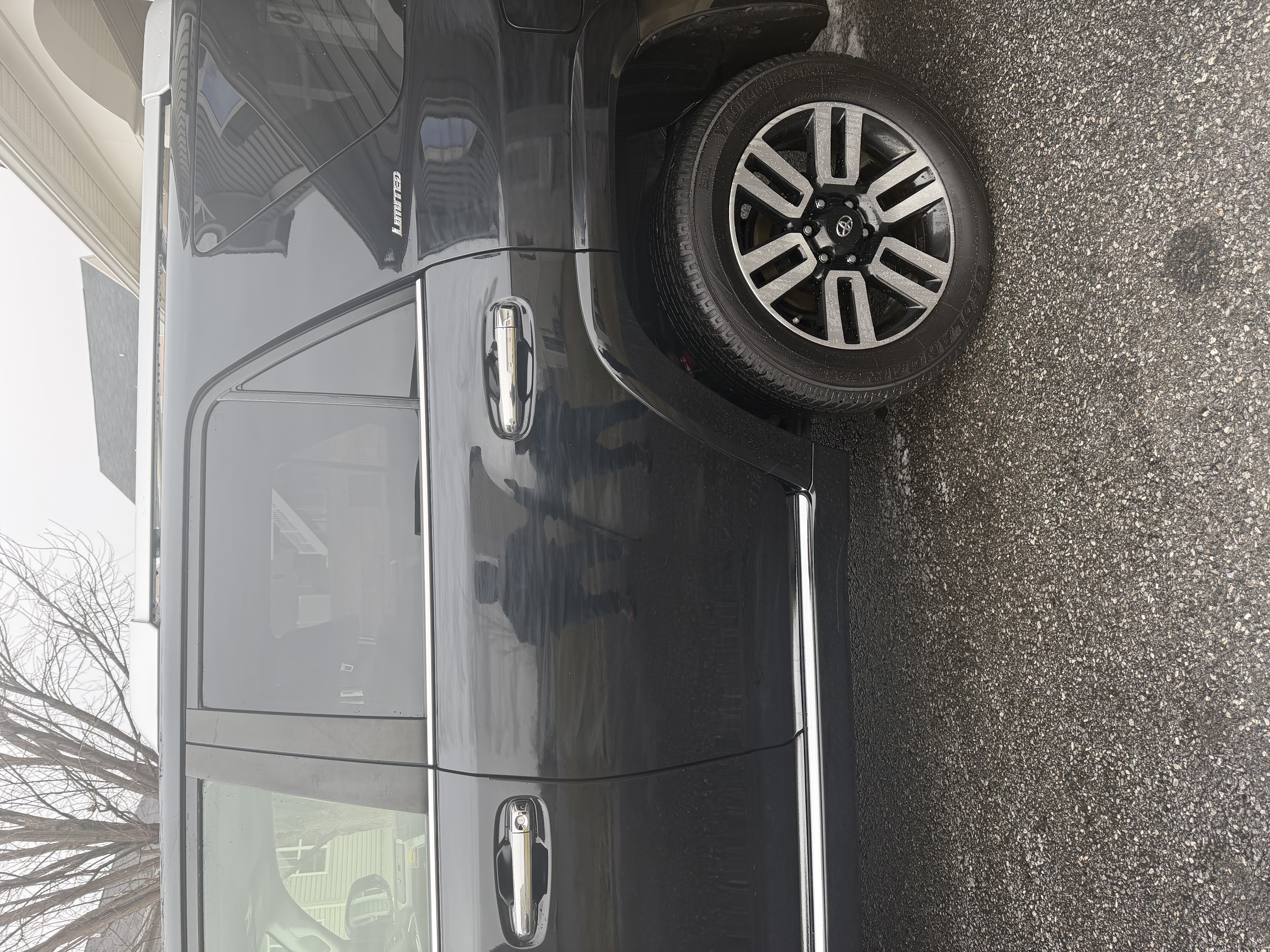 Toyota 4Runner — mirror black paint after detail