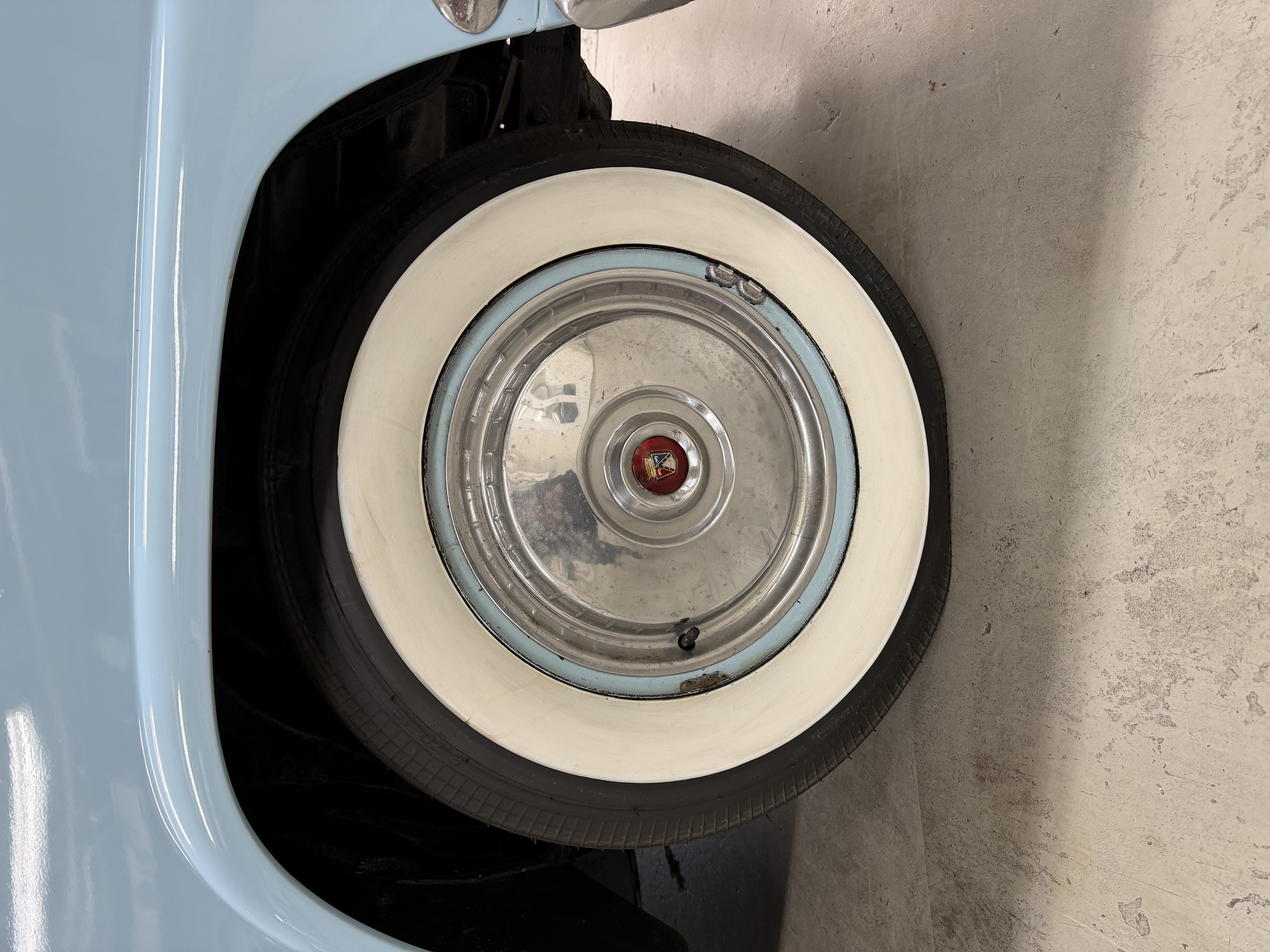 '57 Ford Fairlane Victoria — chrome trim polished