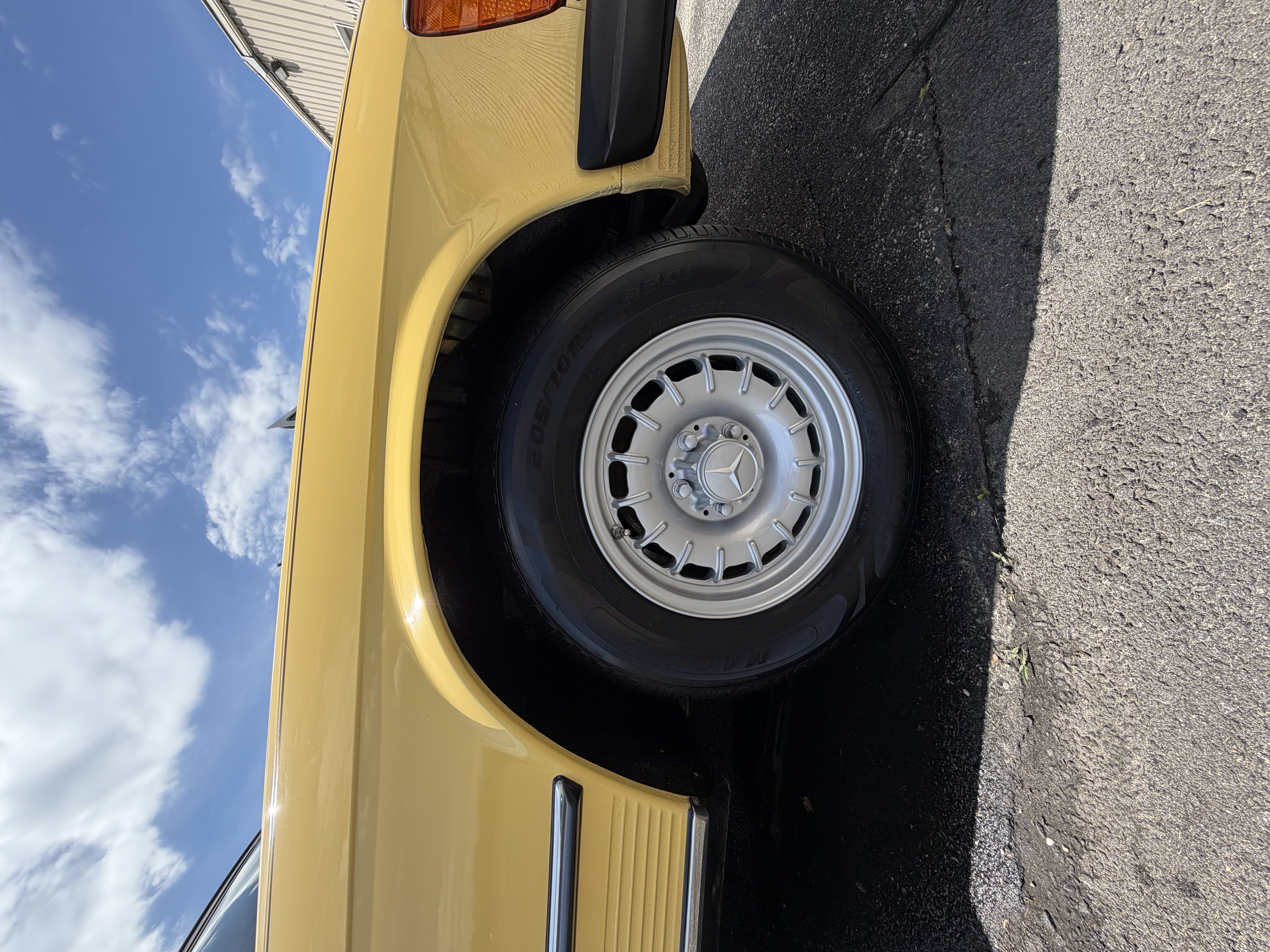 Classic Mercedes — clean exterior after detail